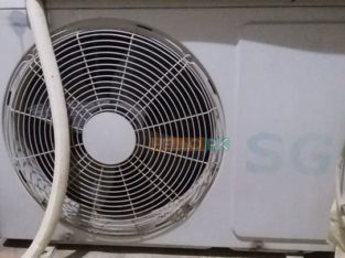 SG 1 ton ac in running condition