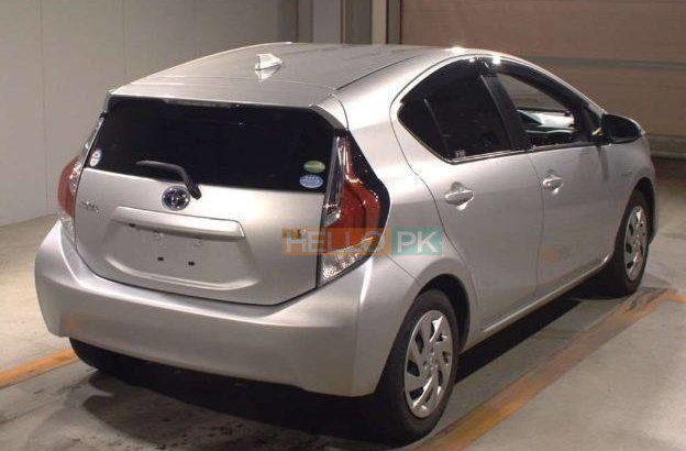 Toyota Aqua 2015 ,Key start,ABS,PW,PS,64542 KM,Grade 4,Arrival At Karachi Port