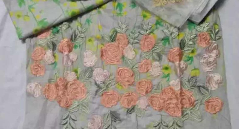 Super Quality Lawn suit Different Price brand and replica suit