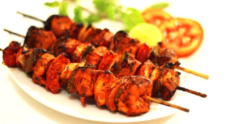 BASIC MENU Beef Biryani Chicken Karahi Naan Taftan Gajar Halwa Salad Platter Rs.220/ PH