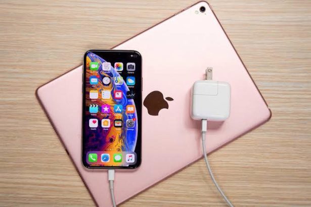 iPhone Xs max charger Box pack.Fast charger