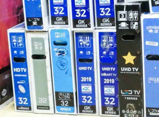 32 inch Samsung Smart WiFi UHD 4K LED with warranty.Woofer Model