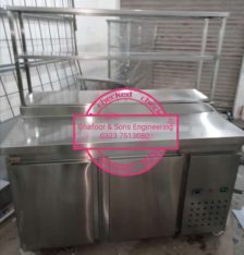 Gentry table with heating table