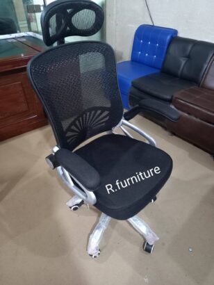 Arms adjustable office chair
