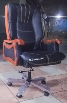 EXECUTIVE OFFICE CHAIR