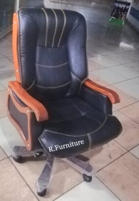 EXECUTIVE OFFICE CHAIR