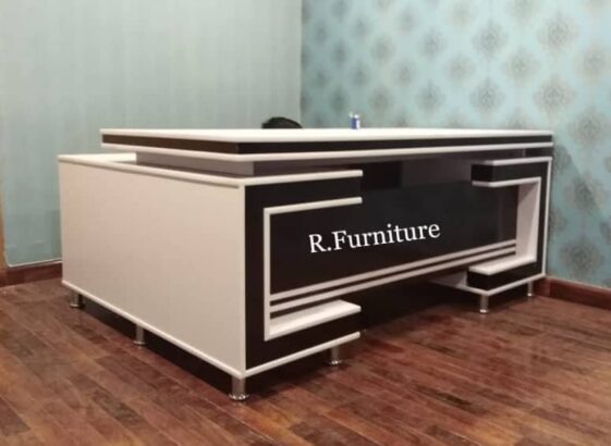 EXECUTIVE BOSS TABLE
