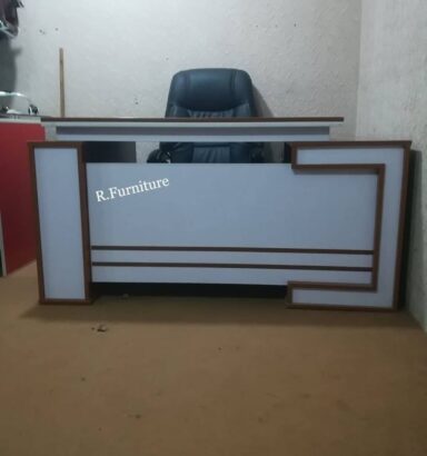 EXECUTIVE OFFICE TABLE 5 feet