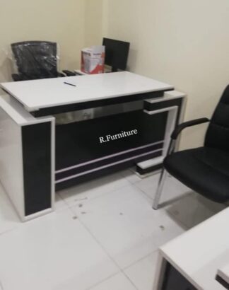 EXECUTIVE OFFICE TABLE 5 feet