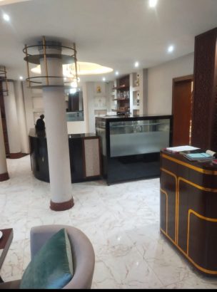 1 Kanal 102 sqft life time Commercial paid Plaza for Sale