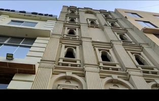 Commercial plaza for sale in Lahore