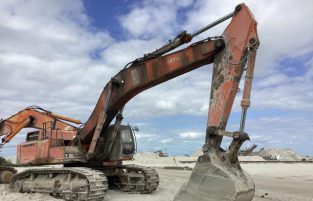 2001 Hitachi EX750-5 Excavator