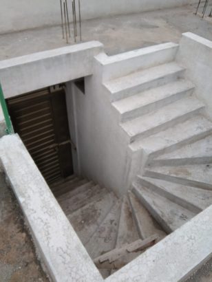 6 Shops Market for Sale