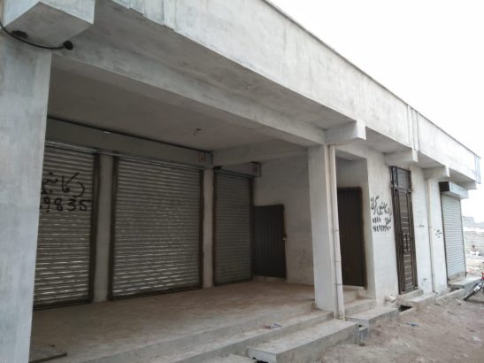 6 Shops Market for Sale