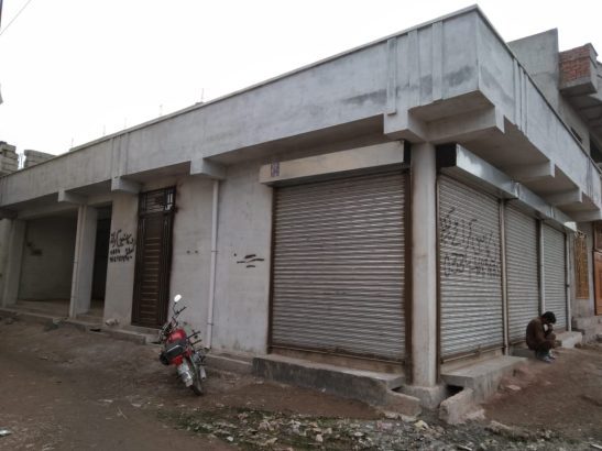 6 Shops Market for Sale