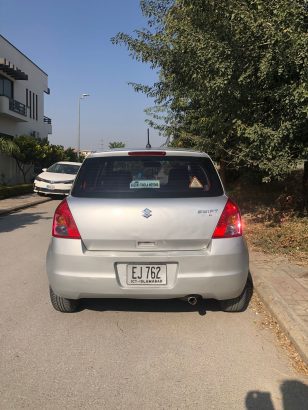 Suzuki Swift DLX 1.3 (2015) in excellent condition for sale