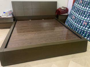 Master bedroom set including 2 side racks & a dressing table