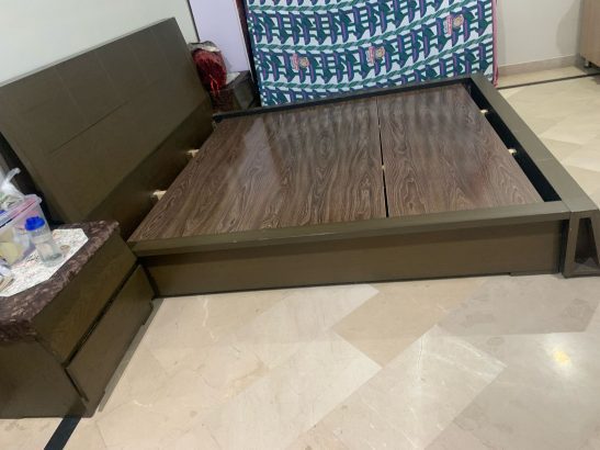 Master bedroom set including 2 side racks & a dressing table