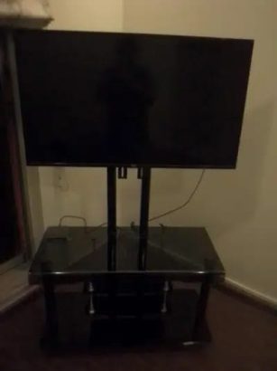 TCL led screen 44 inch