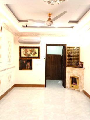 10 Marla house for sale in DHA Phase 8 Eden City