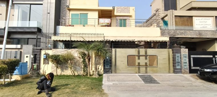 10 Marla house for sale in DHA Phase 8 Eden City