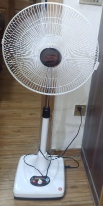 Rechargeable Rowenta fan with 3 to 4 hours of battery backup